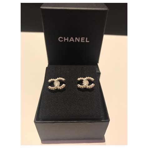 boucles d'oreilles cc chanel|Boucles d'oreilles en or et diamant .